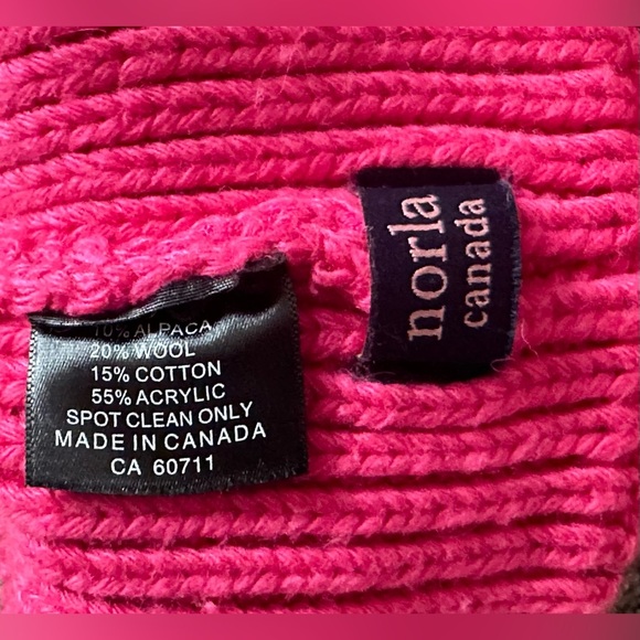 NWOT Norla Canada Alpaca Wool Blend Pompom Hat. - Picture 2 of 2